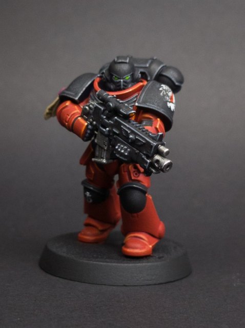 How I paint a Space Marine, stage 9: Varnish