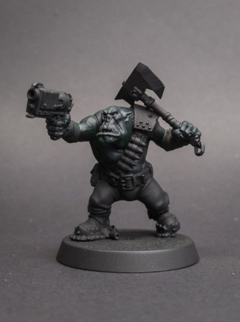 How I paint an Ork, Skin, step 1: Dark Green over all of the skin, in two thin coats.