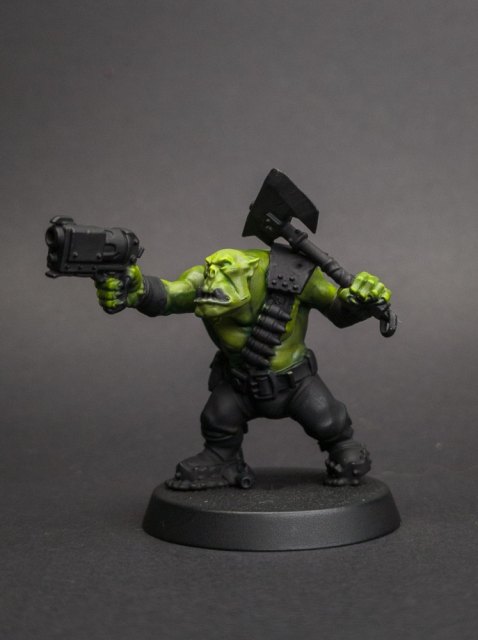 How I paint an Ork, Skin, step 7: Dark Green thinned right down with Lahmian Medium to a wash and run into the recesses. Very subtle, but it brings it…